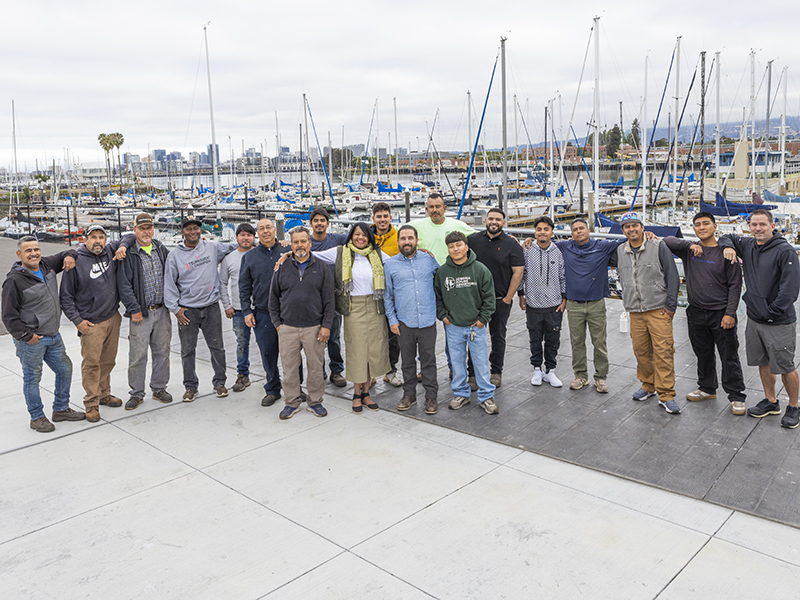 central bay roofing team